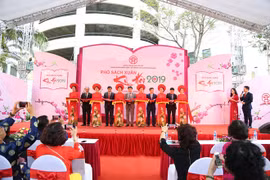 Diversas actividades se celebran en Calle de Libro en Hanoi 