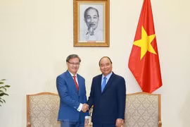 Vietnam aboga por fomentar lazos con Laos en mecanismos internacionales