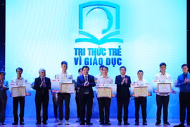 Honran en Vietnam a destacadas obras e iniciativas de desarrollo educacional 