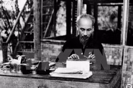 Rinden en España homenaje al Presidente Ho Chi Minh en ocasión del 129 aniversario de su natalicio