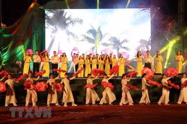 Efectúan en Vietnam programa artístico en conmemoración de efemérides nacionales 
