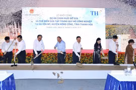 Premier vietnamita asiste a inauguración del proyecto de granja lechera en Thanh Hoa 