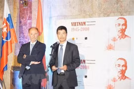 Presentan en Eslovaquia carteles de Vietnam en diferentes períodos históricos 