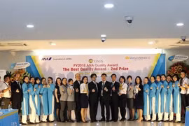 Empresa de servicios terrestres aeroportuarios de Vietnam recibe premio por su calidad 