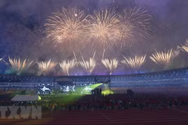 Fiesta de luces y música da cierre a los SEA Games 30