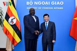 Buscan Vietnam y Uganda impulsar vínculos bilaterales