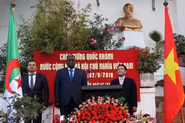 Conmemoran Día Nacional de Vietnam en Argelia y Tanzania 