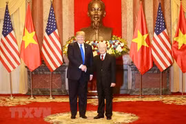  Máximo dirigente político de Vietnam se reúne con presidente estadounidense Donald Trump