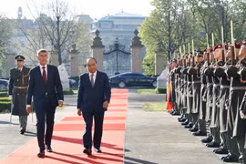 Reciben en República Checa con honores al primer ministro de Vietnam