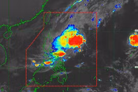 Evacúan miles de filipinos ante avance del tifón Kalmaegi