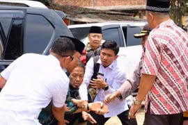 Degradan a oficiales indonesios por violaciones de sus esposas de Ley de Información Electrónica