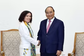 Premier vietnamita recibe a embajadores de Bulgaria y Uruguay 