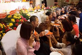 El consumo de alimentos vegetarianos: costumbre popular durante el Festival de Vu Lan