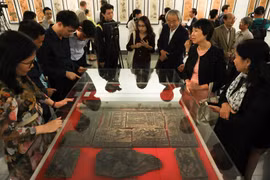 Valoran a la pintura folclórica de Dong Ho como producto tradicional típico de Vietnam