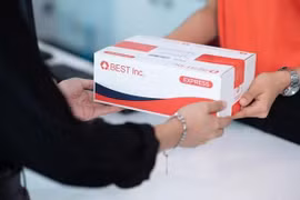 Empresa china de logística emprende servicios de mensajería en Ciudad Ho Chi Minh