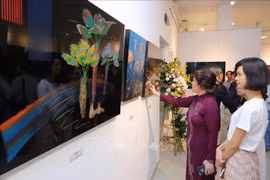 Presentan artistas de Corea del Sur en Vietnam obras tradicionales de laca 