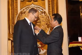 Otorga Vietnam Orden de Amistad al embajador de Alemania