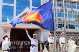 Izan bandera de la ASEAN en Laos para celebrar 52 años de su fundación