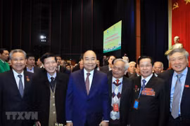 Premier de Vietnam destaca contribución de estudiantes sureños a construcción nacional