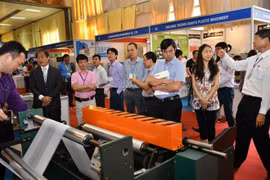 Inauguran en Hanoi exhibición de productos de plástico, imprenta y embalaje 