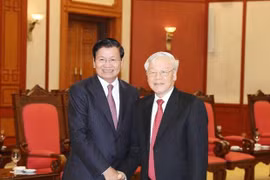 Recibe máximo dirigente de Vietnam al Premier de Laos