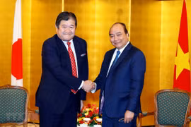 Primer ministro de Vietnam dialoga con ejecutivos de empresas japonesas