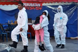 Cierra Malasia cientos de escuelas por fuga de sustancias químicas 
