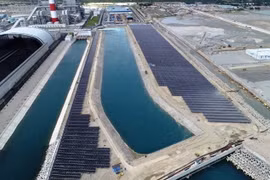Conectada al sistema nacional planta de energía solar en Binh Thuan 