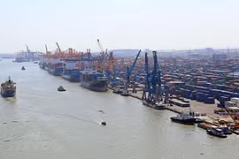 Atraen la construcción de fábricas y los servicios logísticos a inversores extranjeros en Vietnam