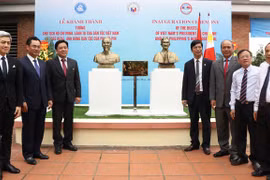 Develan en provincia vietnamita bustos del Presidente Ho Chi Minh y del héroe de Filipinas José Rizal