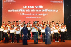Honran en Vietnam a los 100 donantes de sangre más destacados del país