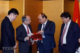 Vietnam respalda inversiones de grupo japonés Softbank, afirma premier