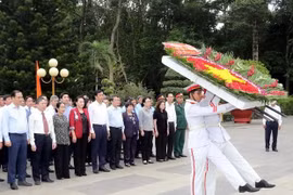 Honra máxima legisladora vietnamita a mártires de guerras patrióticas