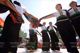 Aspira actuación de danza Xoe de Vietnam récord mundial 