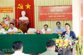 Presidenta de Asamblea Nacional de Vietnam dialoga con votantes en ciudad sureña