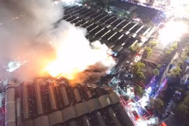 Graves daños tras incendio en Chatuchak, mercado más conocido en Tailandia