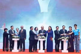 Insta primer ministro de Vietnam a garantizar seguridad y felicidad para mujeres y niños
