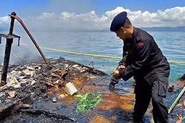 Provocan incendio de barco en Indonesia siete muertos y cuatro desaparecidos 