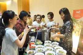 Actividad caritativa de mujeres de ASEAN en Indonesia