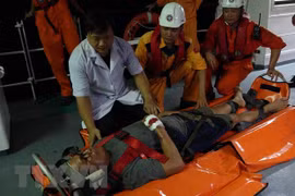 Vietnam rescata a marinero filipino accidentado en el mar