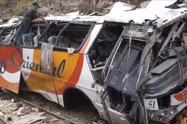 Reportan 13 muertos en Filipinas por accidente de camión volcado