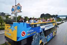 Provincia vietnamita de Quang Ninh pone en servicio el autobús turístico de dos pisos