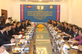 Altos dirigentes camboyanos reciben a delegación partidista vietnamita 