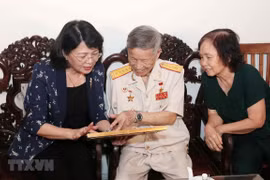 Destaca vicepresidenta vietnamita contribuciones de mártires