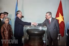 Resalta prensa de Camboya y Estados Unidos carrera del expresidente vietnamita Le Duc Anh 