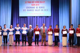 Otorgan becas Vallet por casi 90 mil de dólares a estudiantes destacados vietnamitas