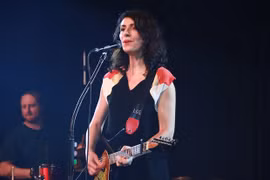 Francesa expresa su amor por Hanoi en una canción