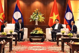 Visita premier de Laos ciudad vietnamita de Da Nang