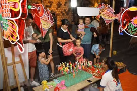 Felicita máximo dirigente vietnamita a niños por Fiesta de Medio Otoño