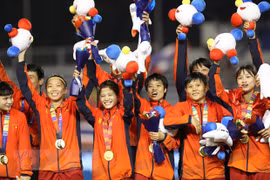 Recompensan al equipo femenino de fútbol de Vietnam, campeón sudesteasiático